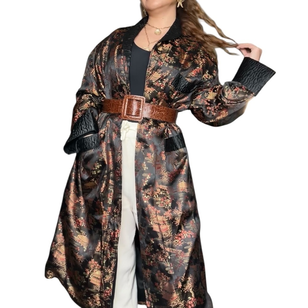 Luxury Lined Robe with Black, Gold & Red Details – Oversized XL